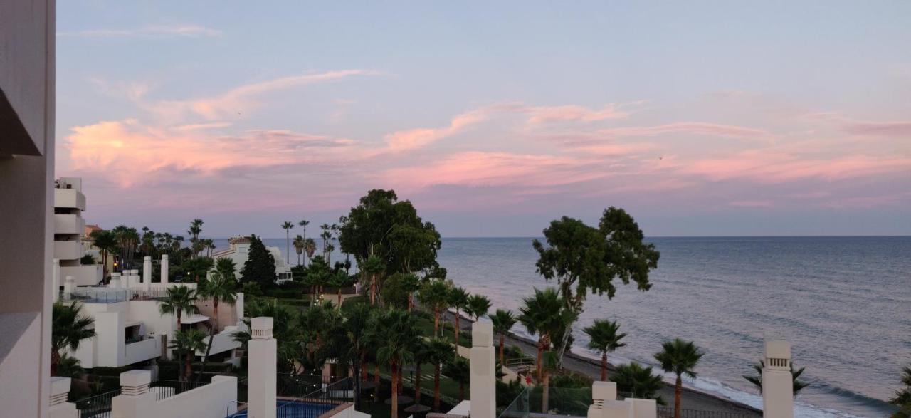 Appartamento Bahia De La Plata Seafront Estepona Esterno foto