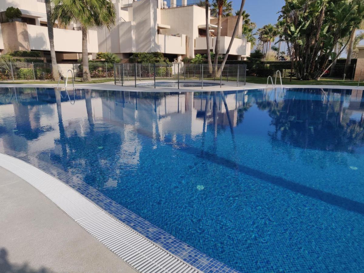 Appartamento Bahia De La Plata Seafront Estepona Esterno foto