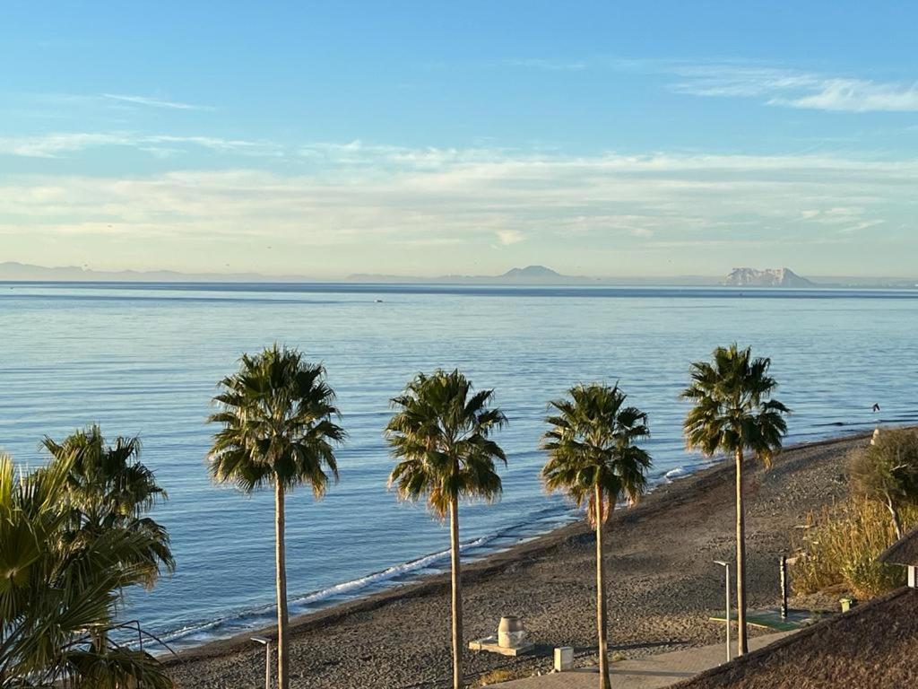 Appartamento Bahia De La Plata Seafront Estepona Esterno foto