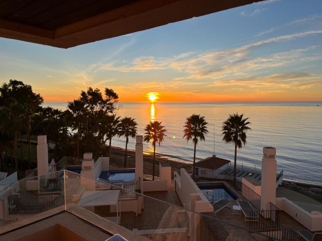 Appartamento Bahia De La Plata Seafront Estepona Esterno foto